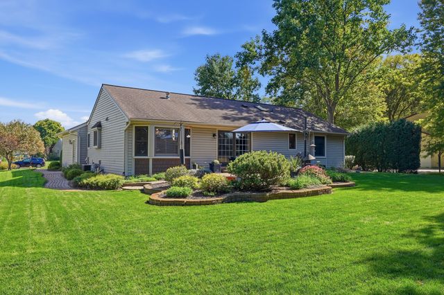 29369 Hampton Court, New Hudson, MI 48165