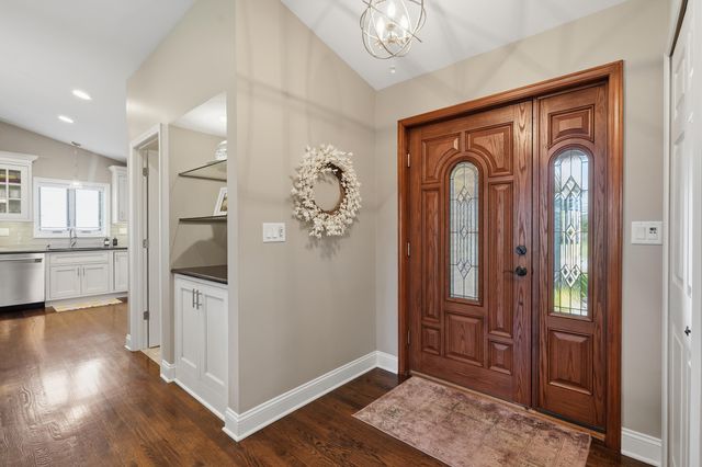 29369 Hampton Court, New Hudson, MI 48165