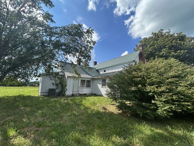 1076 Willis McGinnis Rd, Smithville, TN 37166