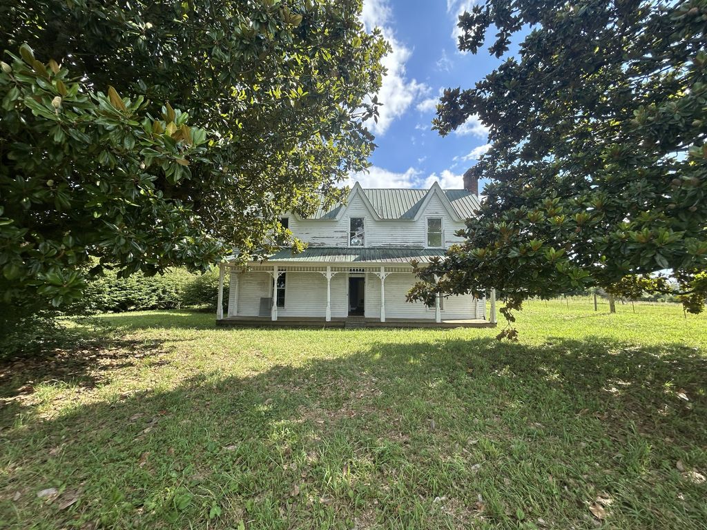1076 Willis McGinnis Rd, Smithville, TN 37166