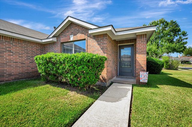 4802 Quiet Canyon Drive, Friendswood, TX 77546