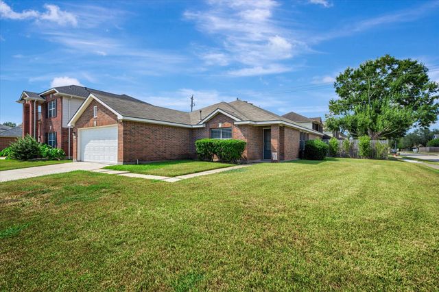 4802 Quiet Canyon Drive, Friendswood, TX 77546