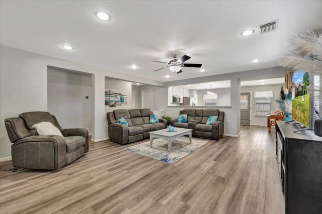 4802 Quiet Canyon Drive, Friendswood, TX 77546