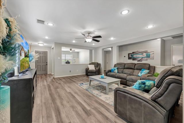4802 Quiet Canyon Drive, Friendswood, TX 77546