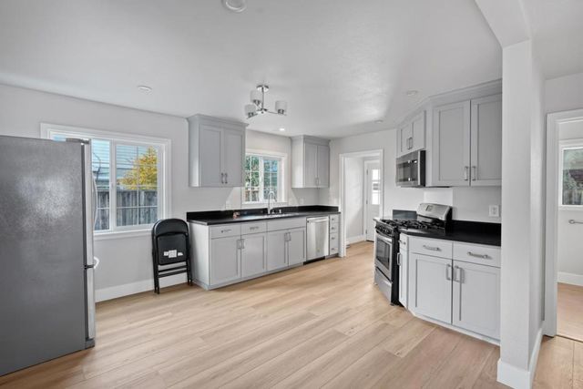 820 Jackson Street, Mountain View, CA 94043