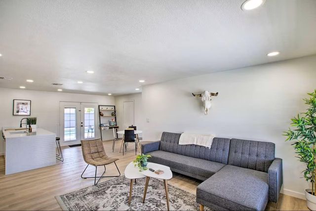 1233 E Marny Road, Tempe, AZ 85288