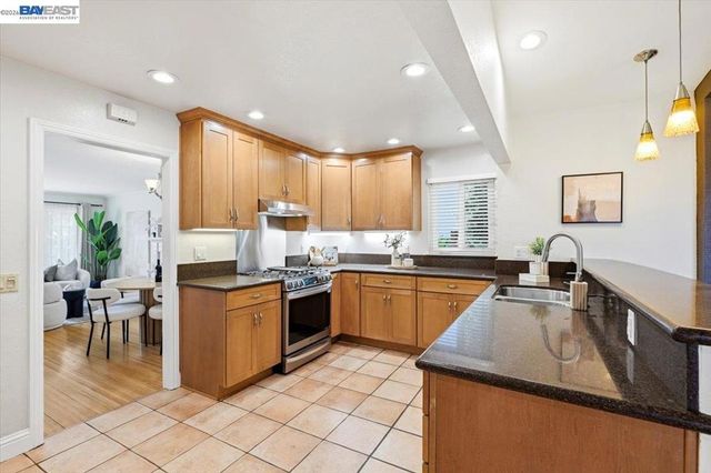 17888 Mayflower Dr, Castro Valley, CA 94546
