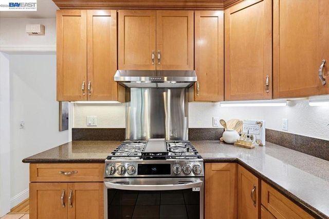 17888 Mayflower Dr, Castro Valley, CA 94546