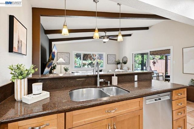 17888 Mayflower Dr, Castro Valley, CA 94546