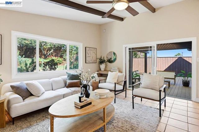 17888 Mayflower Dr, Castro Valley, CA 94546