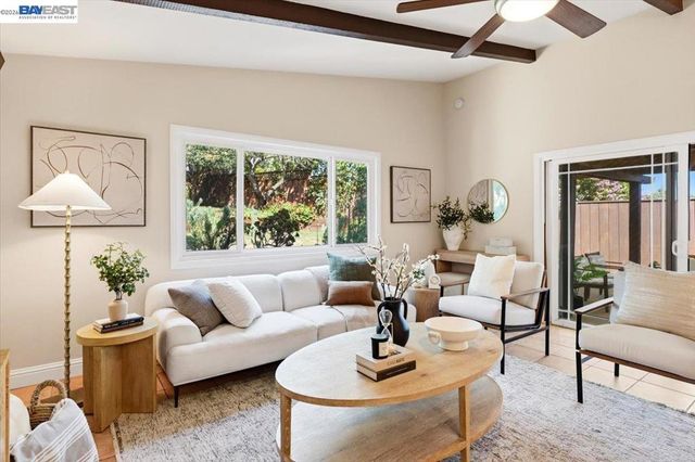 17888 Mayflower Dr, Castro Valley, CA 94546