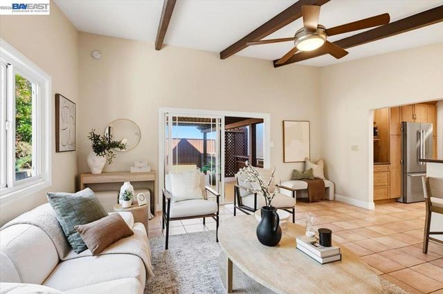 17888 Mayflower Dr, Castro Valley, CA 94546
