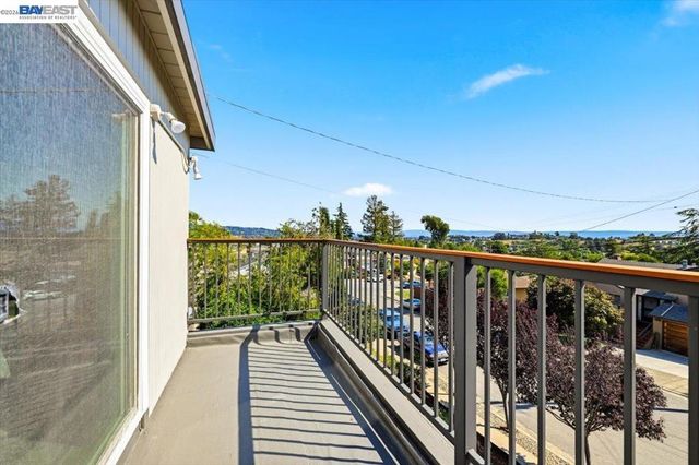 17888 Mayflower Dr, Castro Valley, CA 94546