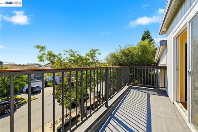 17888 Mayflower Dr, Castro Valley, CA 94546