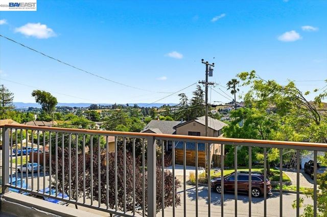 17888 Mayflower Dr, Castro Valley, CA 94546