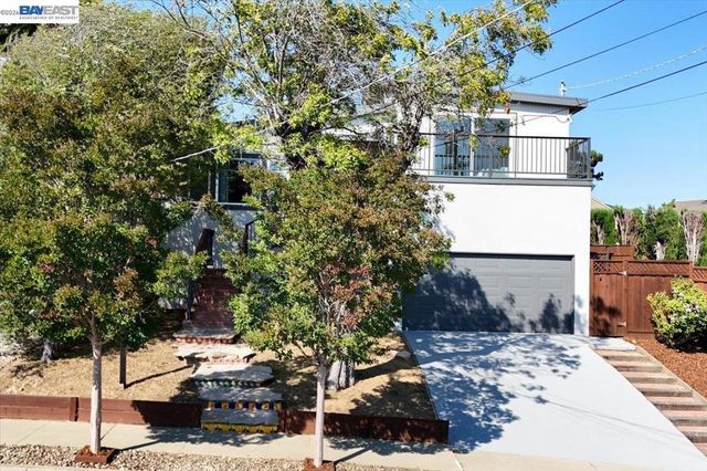 17888 Mayflower Dr, Castro Valley, CA 94546