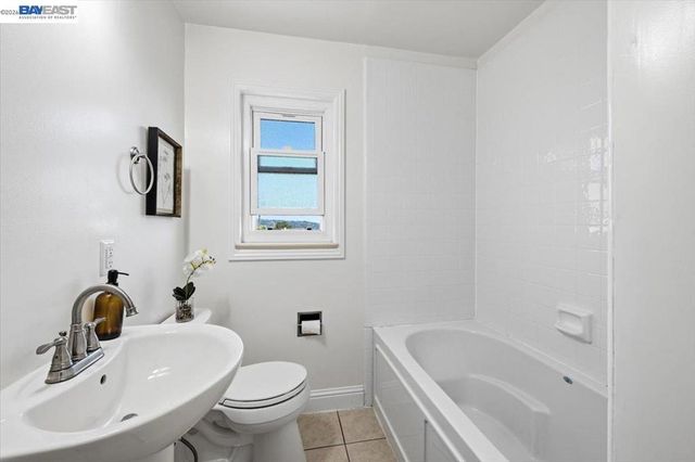 17888 Mayflower Dr, Castro Valley, CA 94546