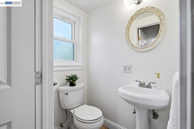 17888 Mayflower Dr, Castro Valley, CA 94546