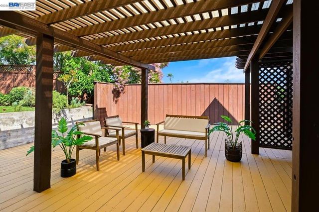17888 Mayflower Dr, Castro Valley, CA 94546