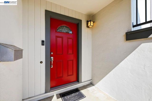 17888 Mayflower Dr, Castro Valley, CA 94546