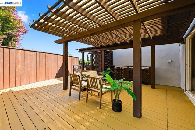 17888 Mayflower Dr, Castro Valley, CA 94546