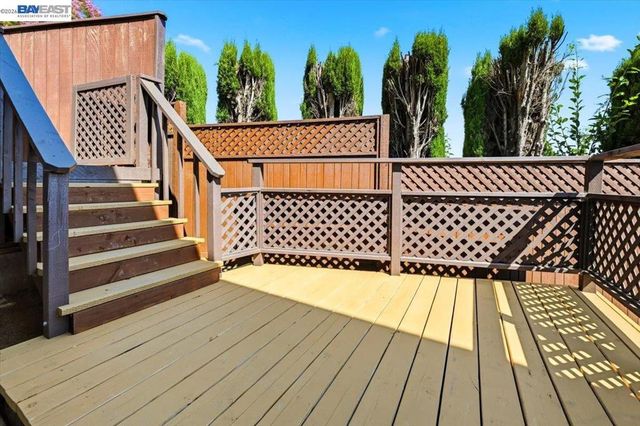 17888 Mayflower Dr, Castro Valley, CA 94546