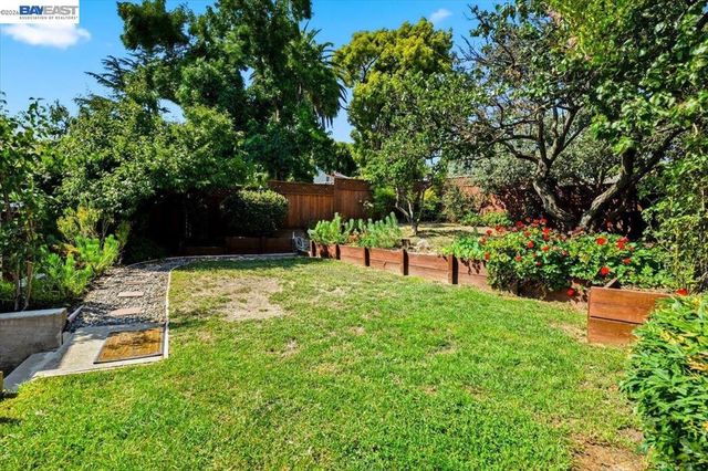 17888 Mayflower Dr, Castro Valley, CA 94546