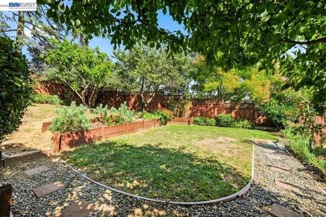 17888 Mayflower Dr, Castro Valley, CA 94546