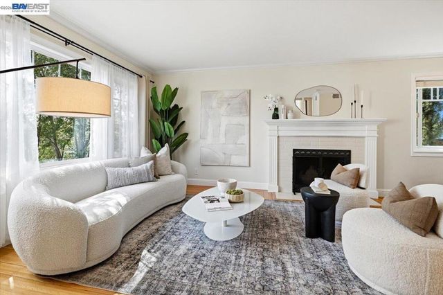 17888 Mayflower Dr, Castro Valley, CA 94546