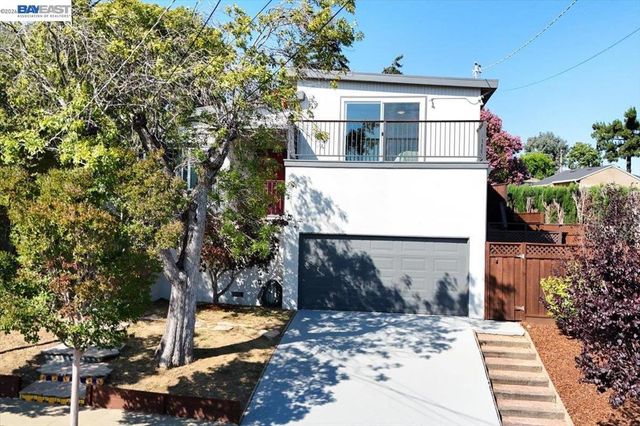 17888 Mayflower Dr, Castro Valley, CA 94546