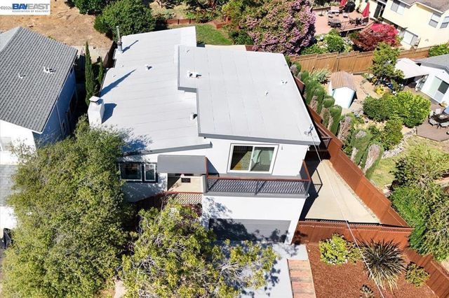 17888 Mayflower Dr, Castro Valley, CA 94546