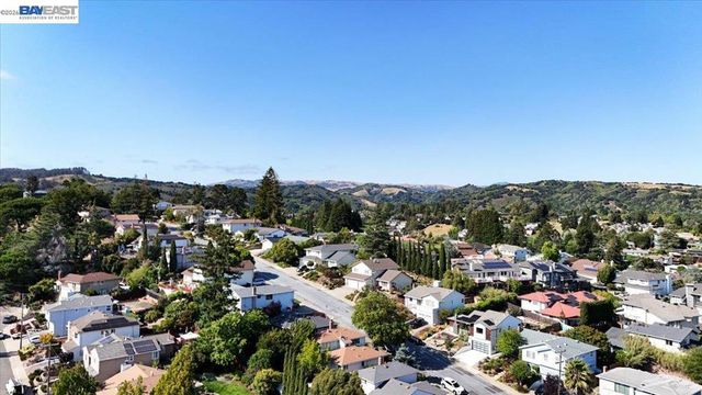 17888 Mayflower Dr, Castro Valley, CA 94546