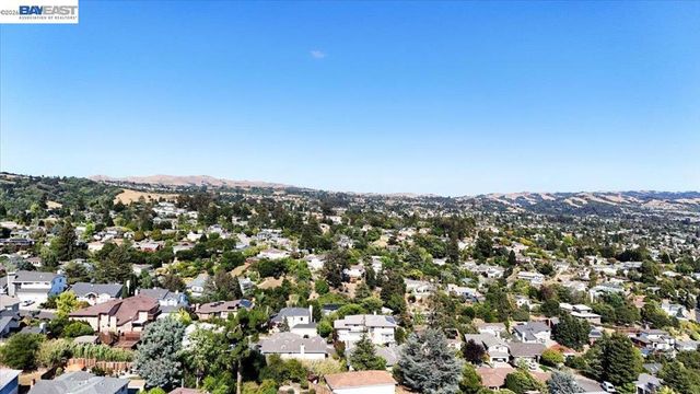 17888 Mayflower Dr, Castro Valley, CA 94546