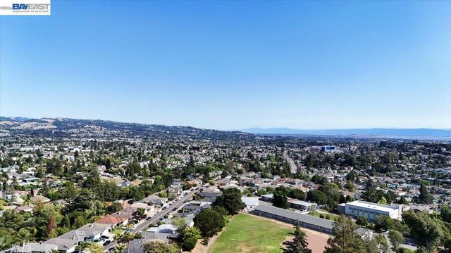 17888 Mayflower Dr, Castro Valley, CA 94546