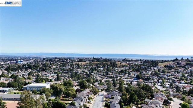17888 Mayflower Dr, Castro Valley, CA 94546
