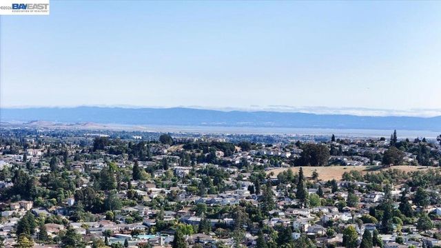 17888 Mayflower Dr, Castro Valley, CA 94546