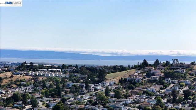 17888 Mayflower Dr, Castro Valley, CA 94546