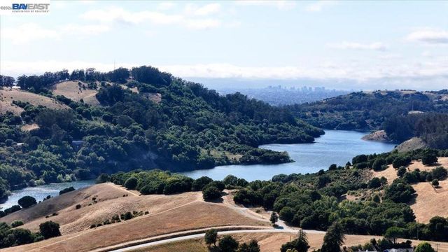 17888 Mayflower Dr, Castro Valley, CA 94546