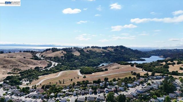 17888 Mayflower Dr, Castro Valley, CA 94546