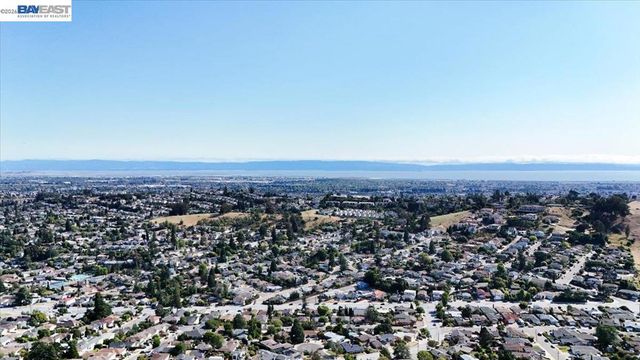 17888 Mayflower Dr, Castro Valley, CA 94546