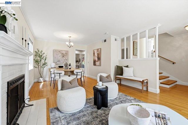 17888 Mayflower Dr, Castro Valley, CA 94546