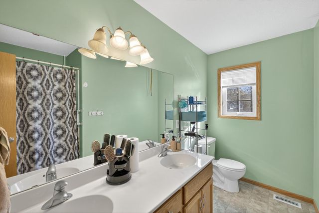 740 Baylee Place SW, Pine Island, MN 55963