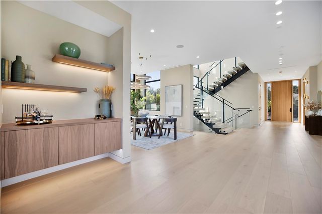 5170 Amestoy Ave., Encino, CA 91316