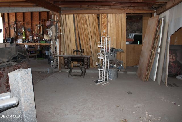 541 EAST Road, El Paso, TX 79915