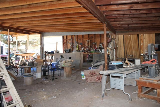 541 EAST Road, El Paso, TX 79915