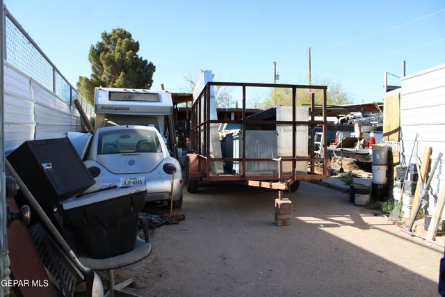 541 EAST Road, El Paso, TX 79915