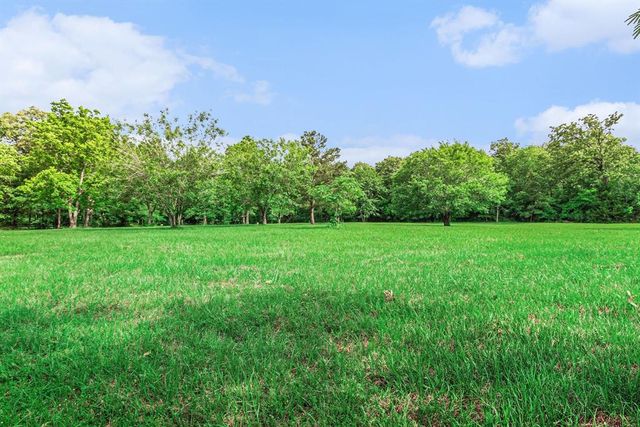 189 Lake Livingston Boulevard, Livingston, TX 77351