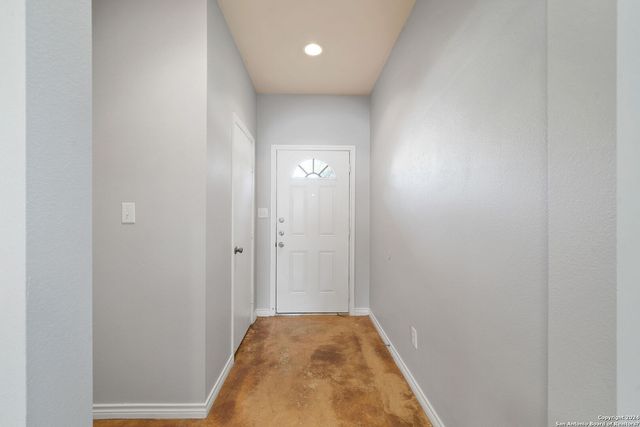 6410 Summit Oak Apt 4, San Antonio, TX 78229