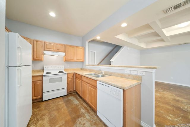 6410 Summit Oak Apt 4, San Antonio, TX 78229