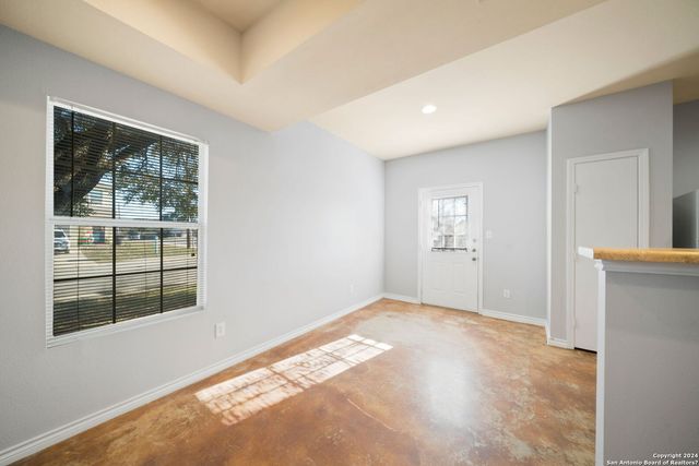 6410 Summit Oak Apt 4, San Antonio, TX 78229